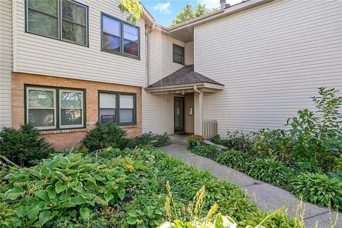 990 Kensington Trl Apt 107, Eagan, MN 55123