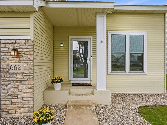 6621 Carlisle Curv, Shakopee, MN 55379 — photo 4