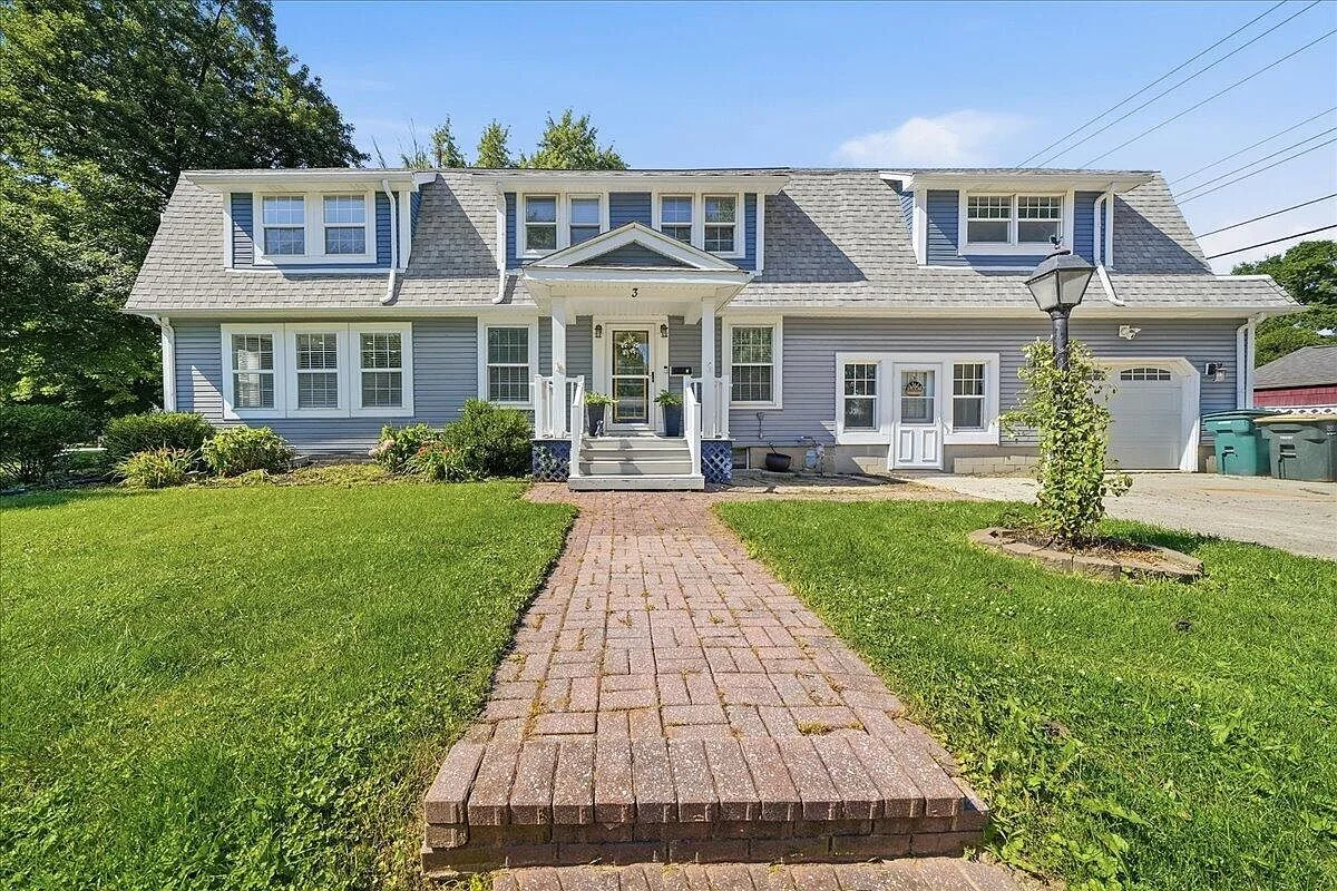 3 Harrison Blvd, Valparaiso, IN 46383