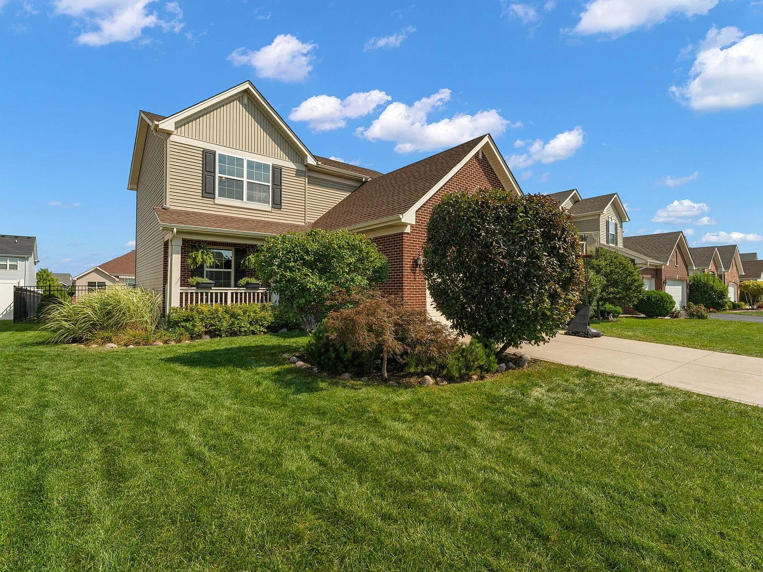 9228 Briar Ln, Saint John, IN 46373