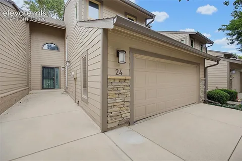 24 Woodbridge Dr, Colorado Springs, CO 80906