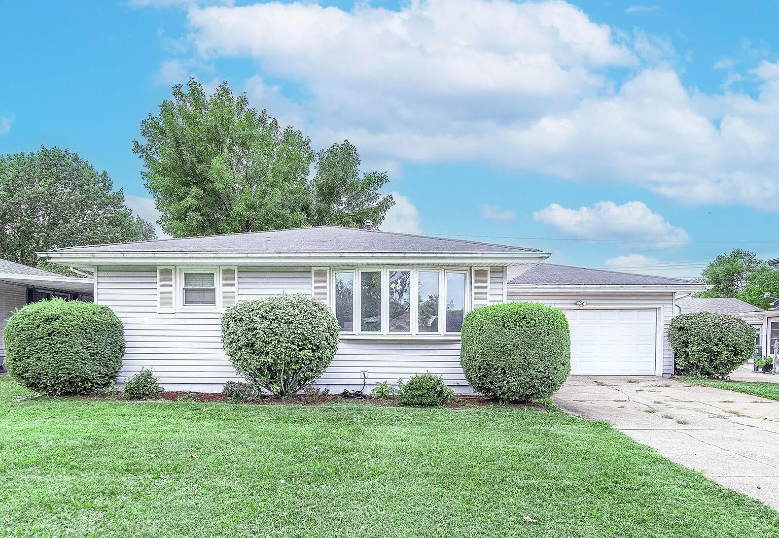 6286 California St, Hobart, IN 46342